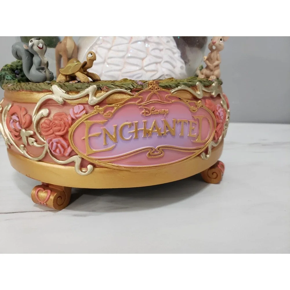 Disney Enchanted‎ Snow Globe With Giselle And Animal Friends